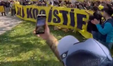 Fenerbahçe’de kazan kaynıyor! Yüzlerce taraftar aynı sloganı attı