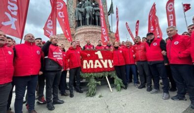 Taksim Anıtı’na çelenk bırakan DİSK’in bir çağrısı var